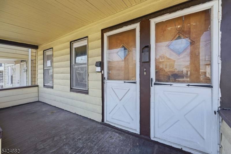 1024 Julia St, Elizabeth City, NJ 07201