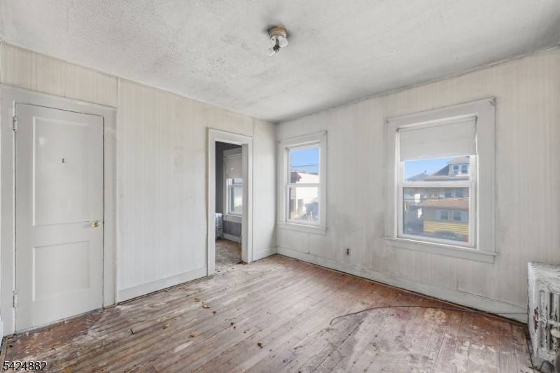 1024 Julia St, Elizabeth City, NJ 07201