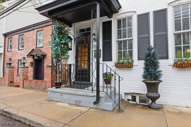 30 Swan St, Lambertville City, NJ 08530