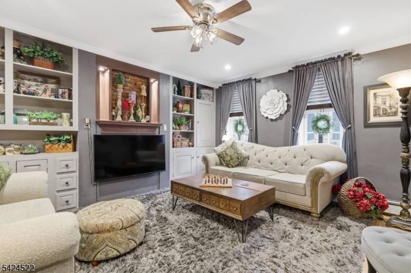 30 Swan St, Lambertville City, NJ 08530