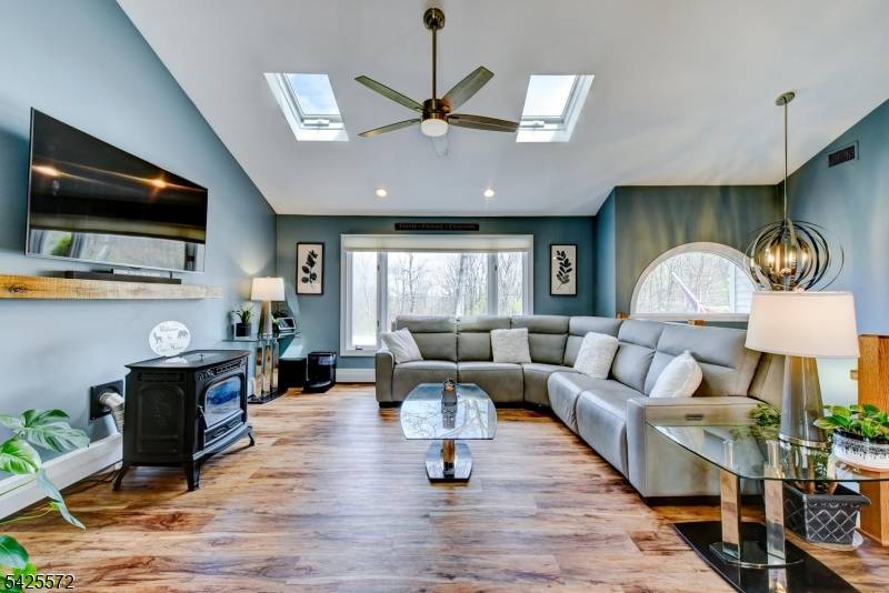 61 Lakeside Dr NW, Vernon Twp., NJ 07461