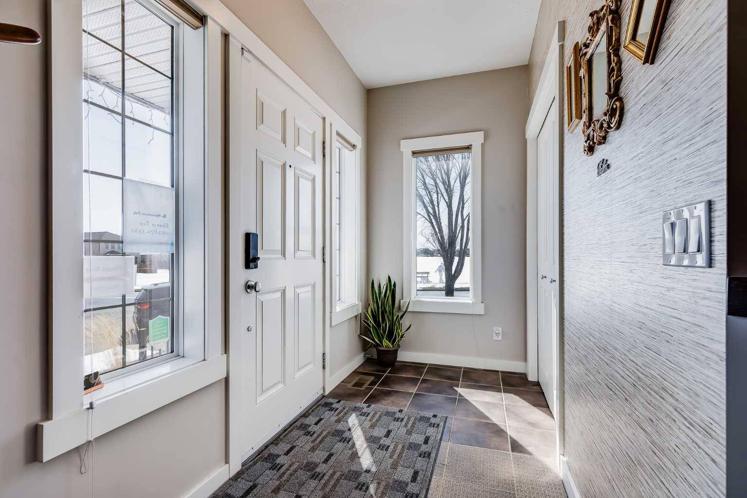 2 Elgin Meadows GN SE, Calgary, AB T2Z 0L8