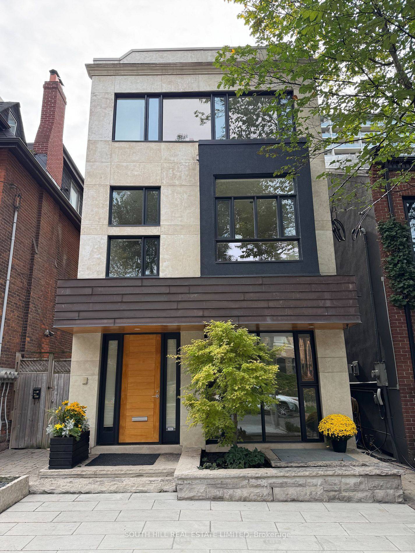 21 Lowther AVE, Toronto C02, ON M5R 1C5