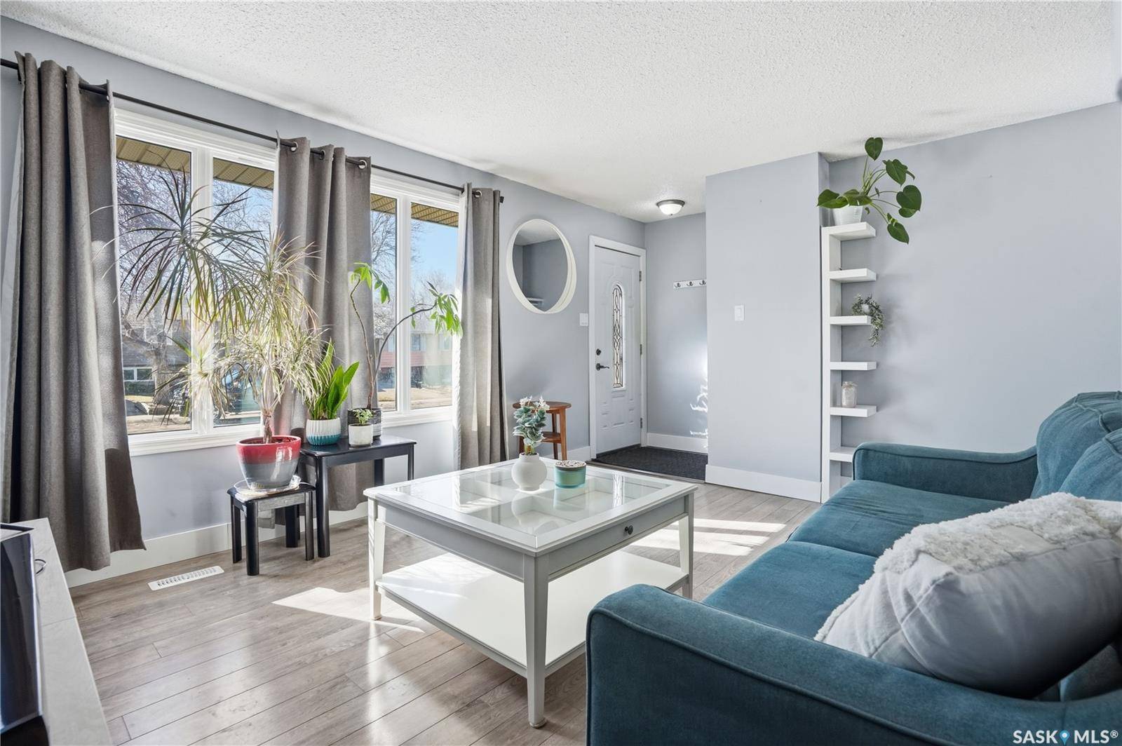 74 Osborne CRESCENT, Regina, SK S4R 5J1