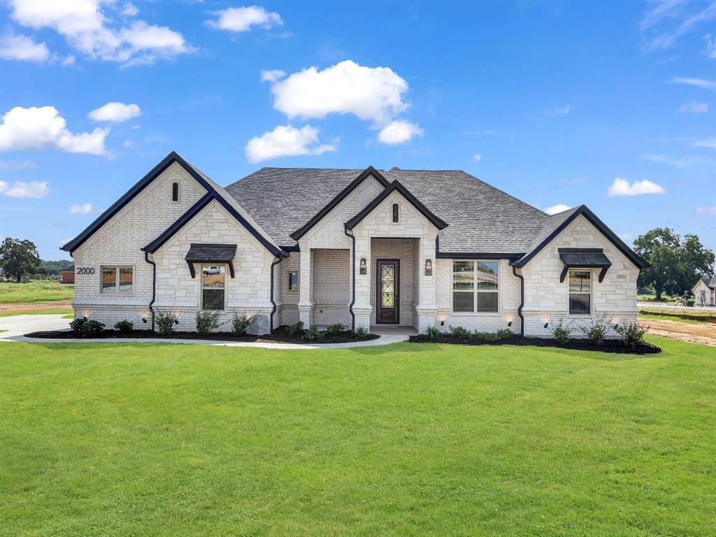 2000 Forest Bridge Drive, Azle, TX 76020