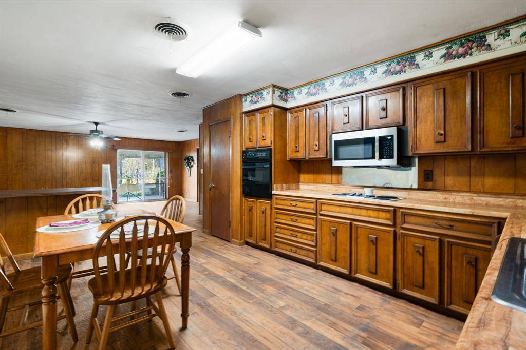 410 S Bois Darc Street, Blossom, TX 75416