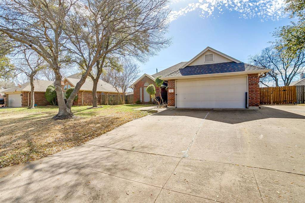 841 Park Meadow Lane, Burleson, TX 76028