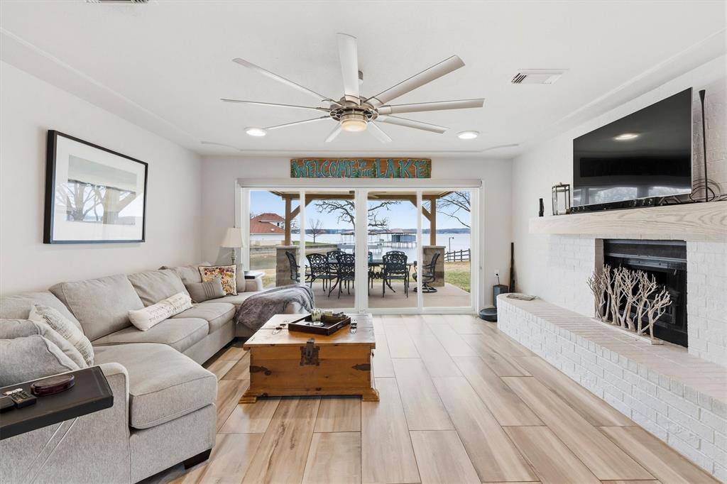 11160 Stanfield Road, Azle, TX 76020