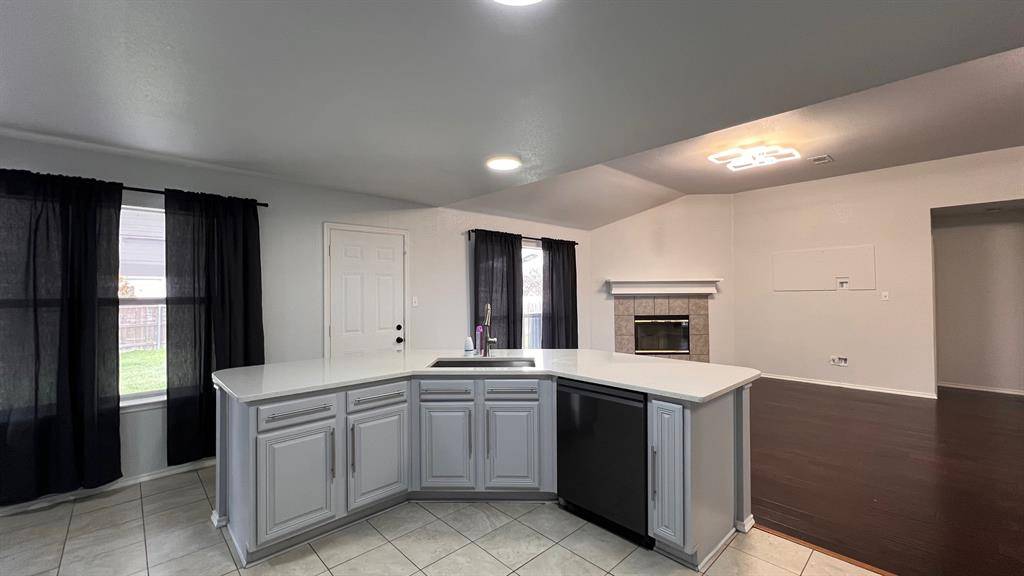 1521 Brookleaf Drive, Arlington, TX 76018