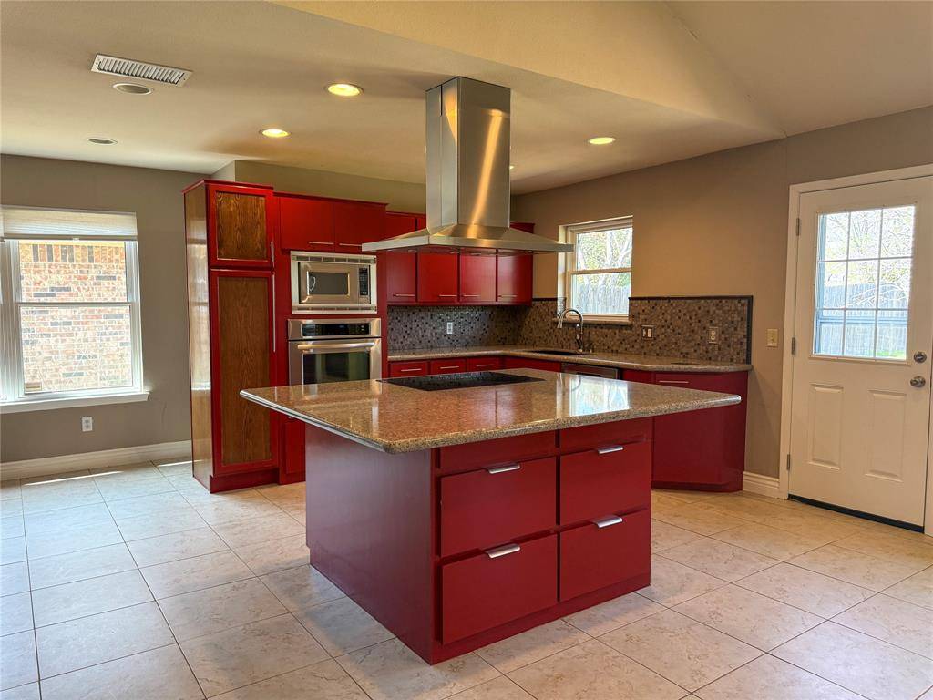 737 Kensington Lane, Mansfield, TX 76063