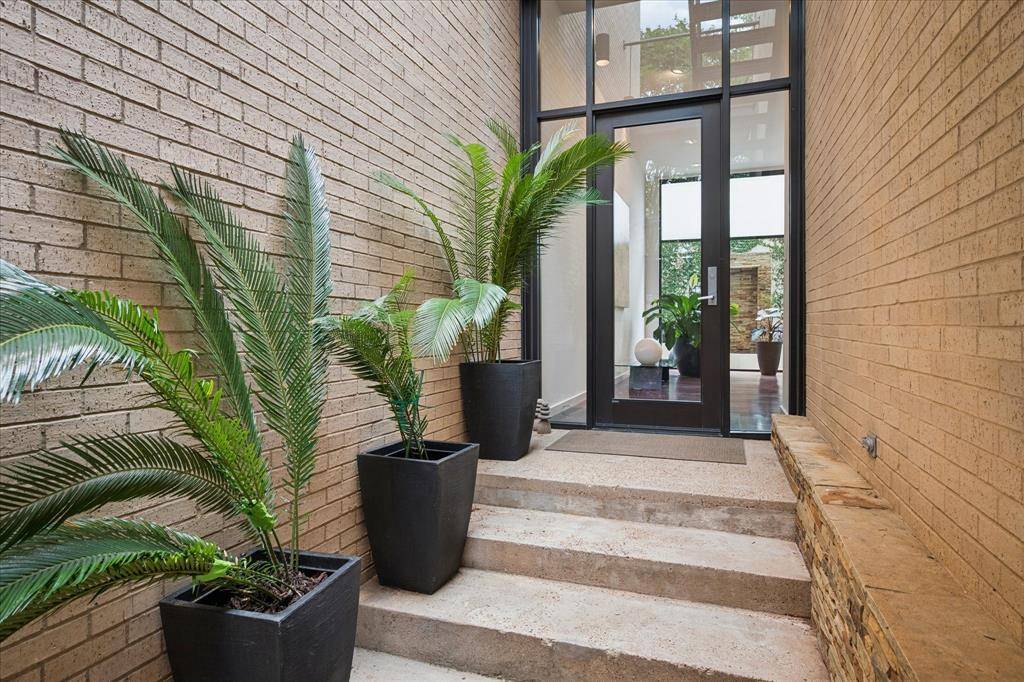 3210 Elizabeth Street, Dallas, TX 75204