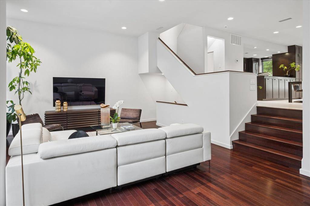 3210 Elizabeth Street, Dallas, TX 75204