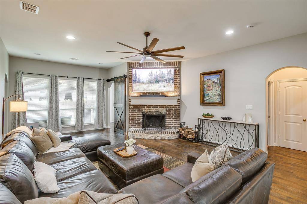 2721 Buffalo Run, Burleson, TX 76028