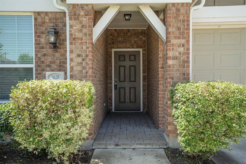1620 Meadow Trail Lane, Aubrey, TX 76227