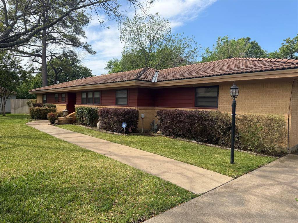 126 Sanders Place, Irving, TX 75062