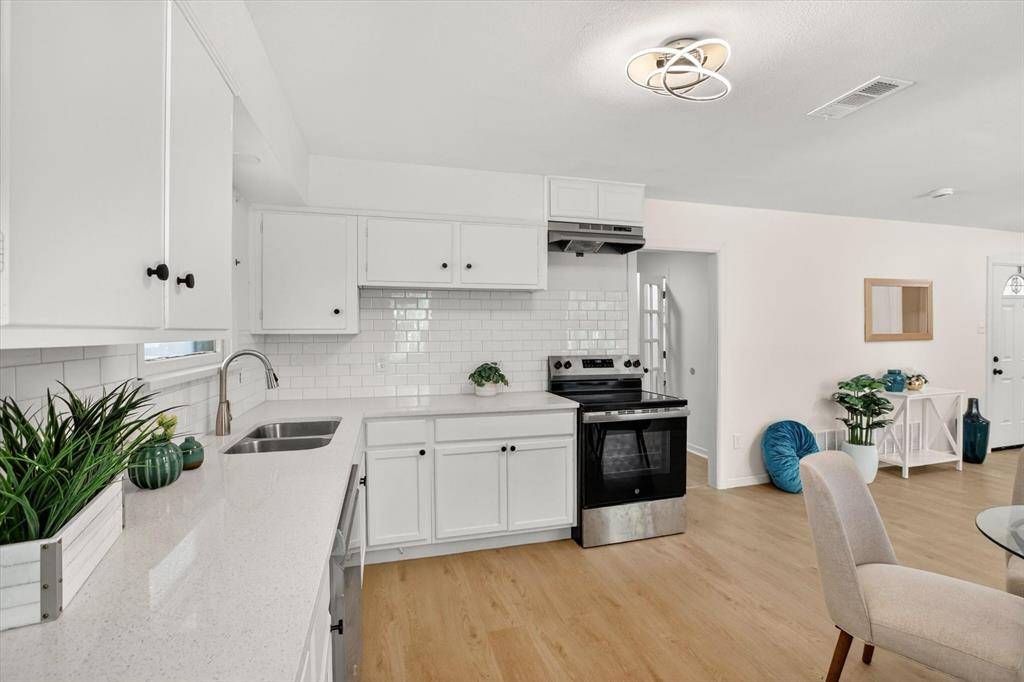 2424 Cloverdale Street, Arlington, TX 76010