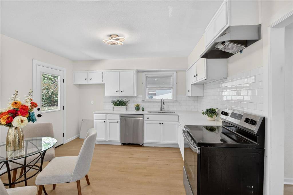 2424 Cloverdale Street, Arlington, TX 76010