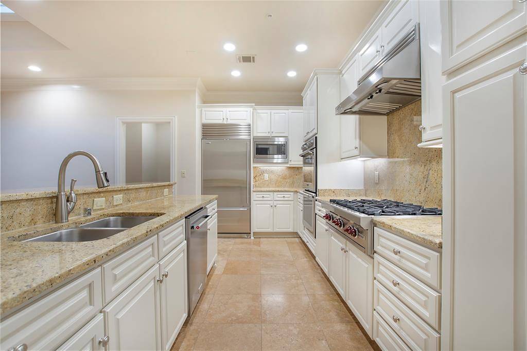 6425 Bandera Avenue #2D, Dallas, TX 75225