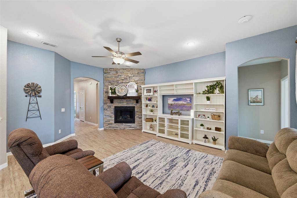 1005 Sweeping Butte Drive, Fort Worth, TX 76052