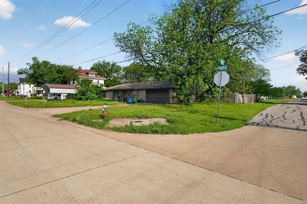 401 Peach Street, Sanger, TX 76266