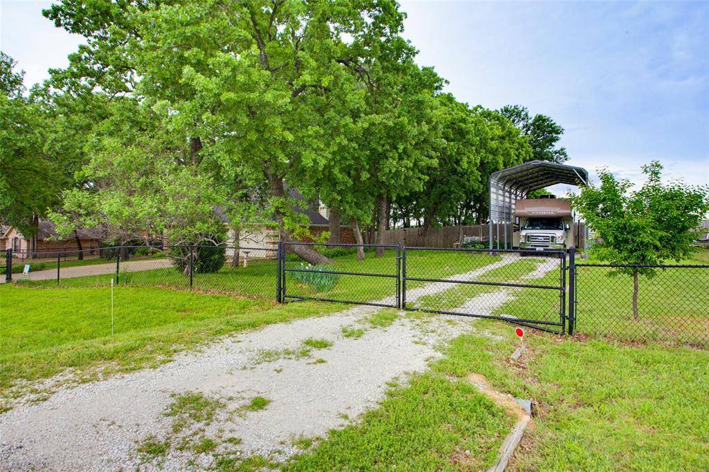 100 Deep Wood Lane, Weatherford, TX 76088