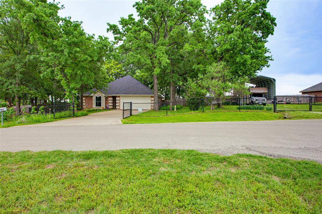 100 Deep Wood Lane, Weatherford, TX 76088