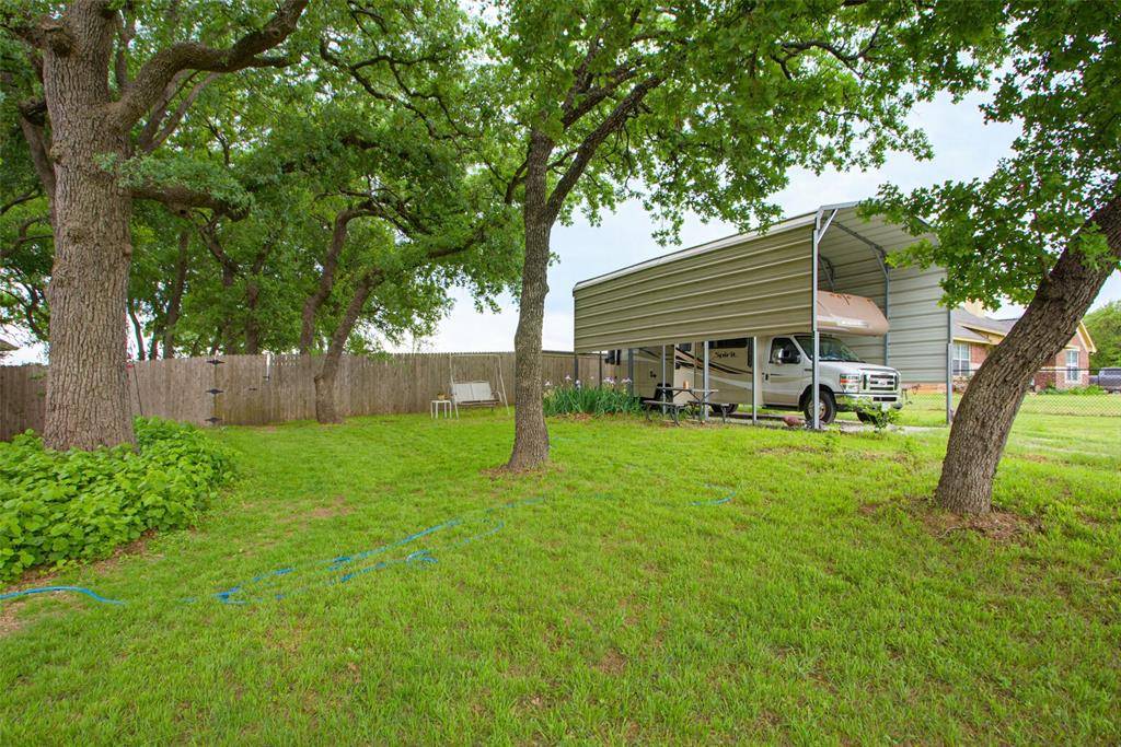100 Deep Wood Lane, Weatherford, TX 76088