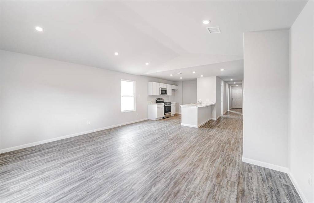 322 Azalea Trail, Granbury, TX 76048