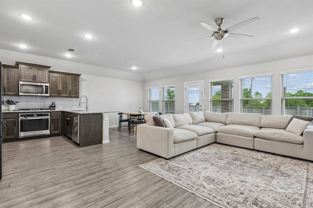 6909 Lilac Drive, Venus, TX 76084