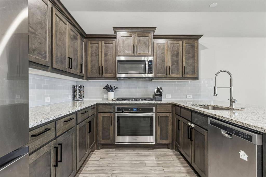 6909 Lilac Drive, Venus, TX 76084