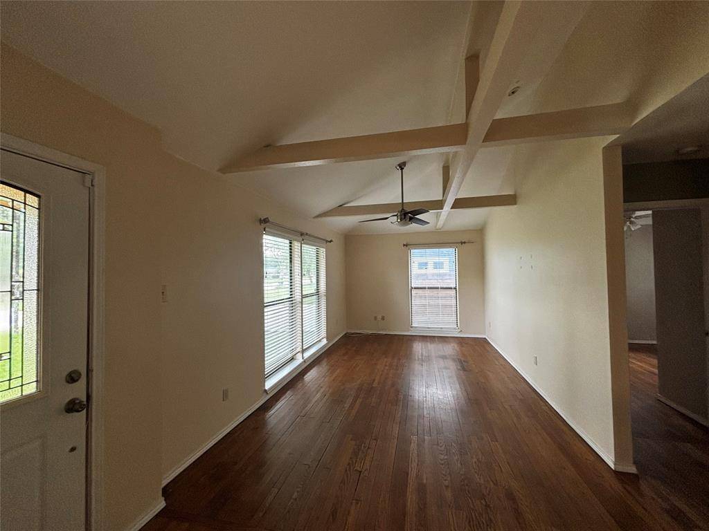 816 E Texas Street, Grapevine, TX 76051