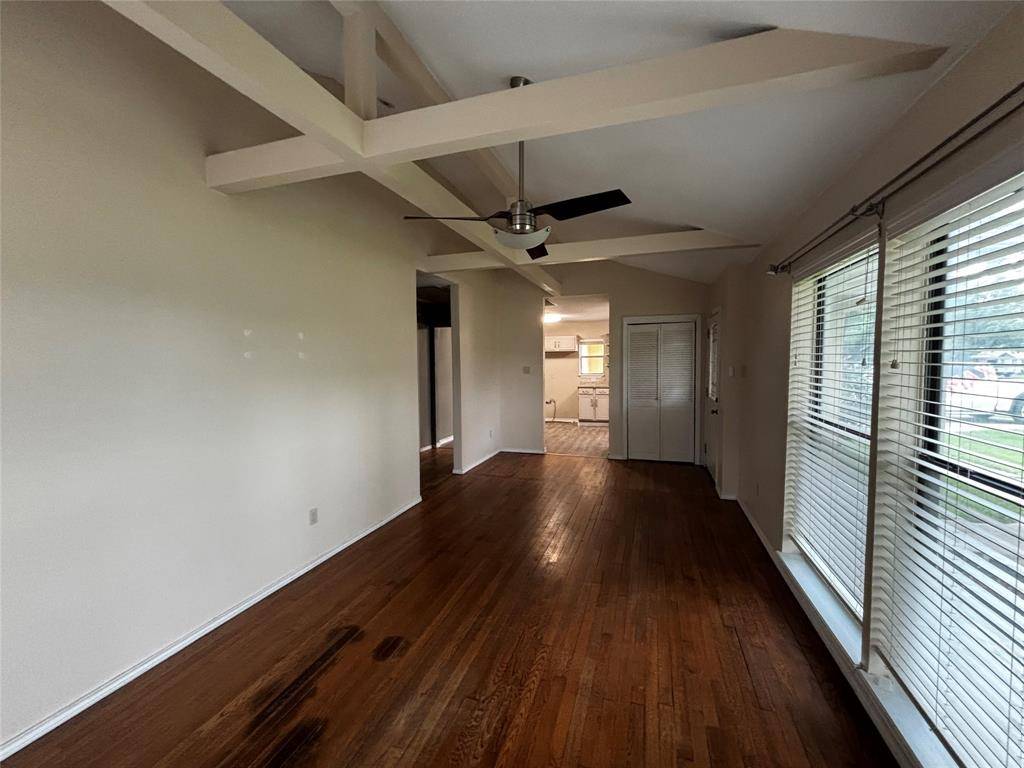 816 E Texas Street, Grapevine, TX 76051