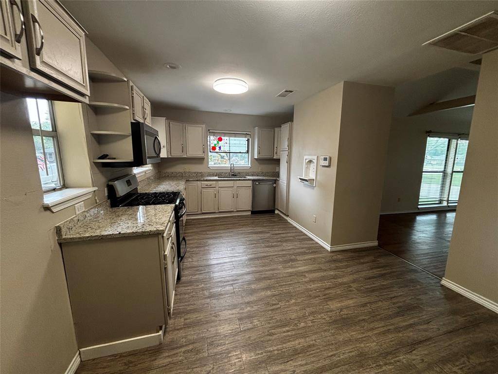 816 E Texas Street, Grapevine, TX 76051