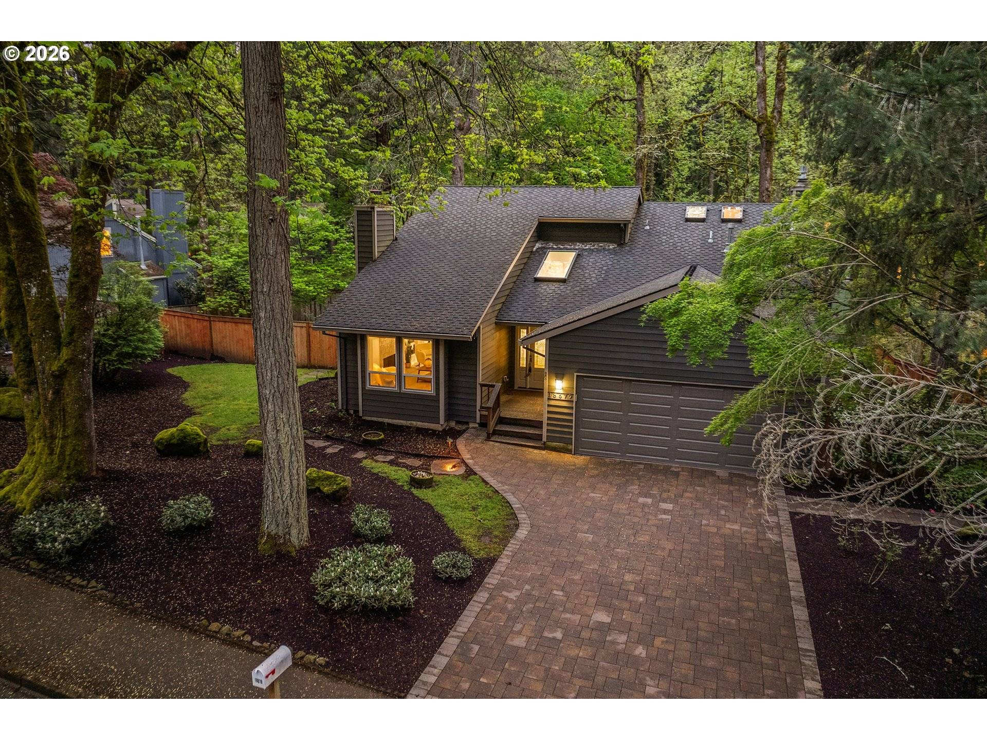 18679 INDIAN CREEK DR, Lake Oswego, OR 97035