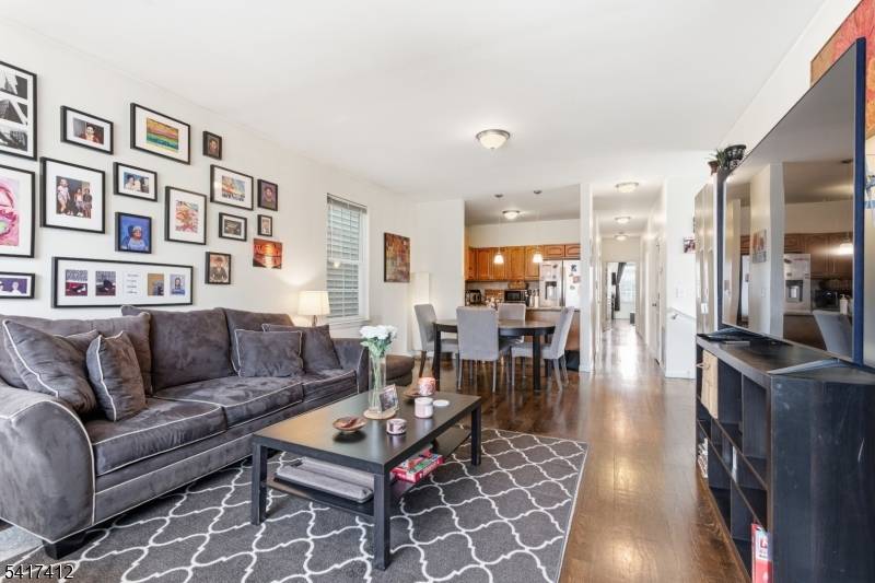 10 Mechanic St, Bayonne City, NJ 07002