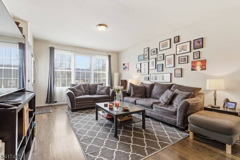 10 Mechanic St, Bayonne City, NJ 07002