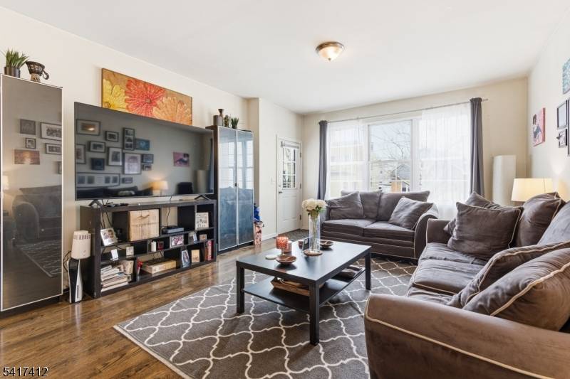 10 Mechanic St, Bayonne City, NJ 07002