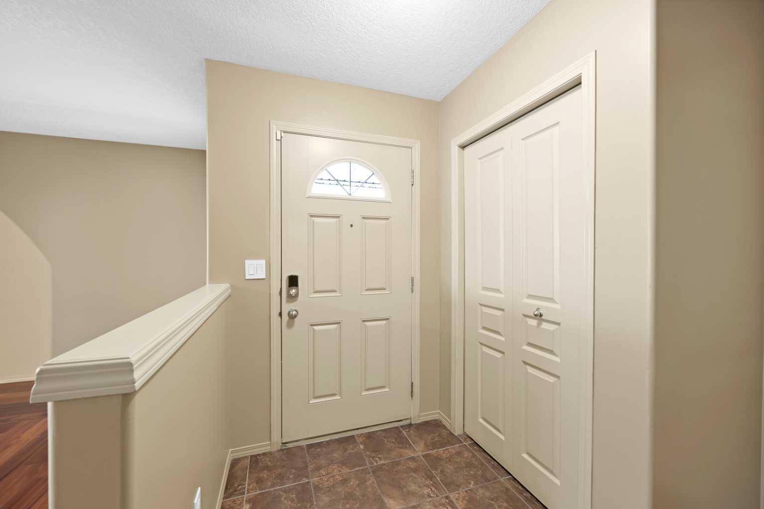 10 Bridlerange CIR SW, Calgary, AB T2Y5H4