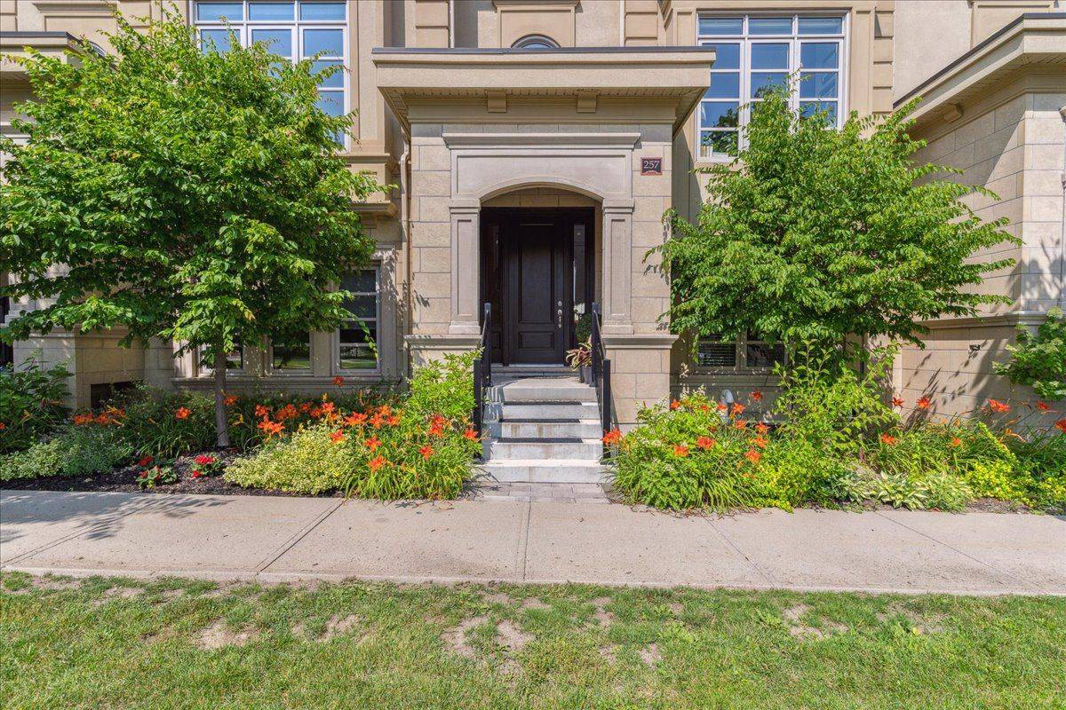 257 Hanover ST, Oakville, ON L6K 0H3