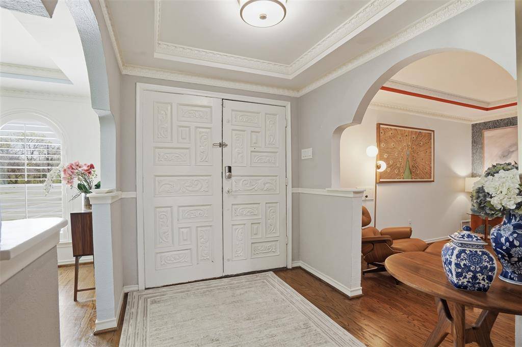 9683 Whitehurst Drive, Dallas, TX 75243