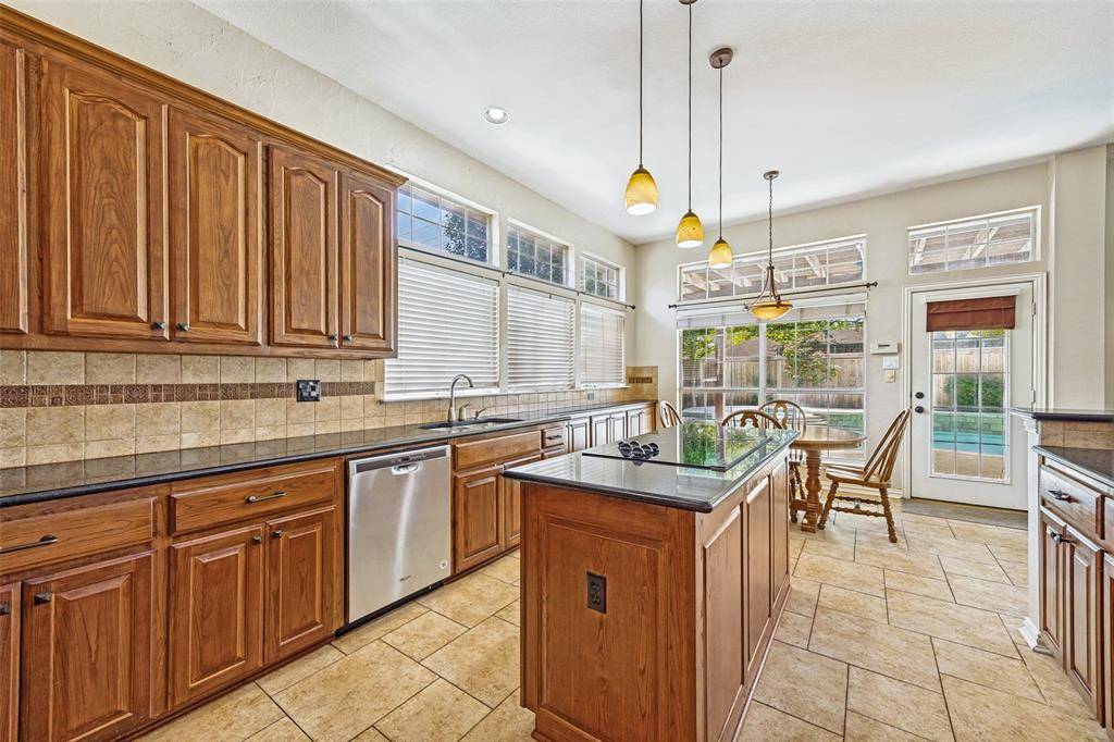 821 Shorewood Drive, Coppell, TX 75019