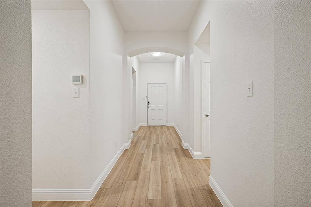 1612 Meadow Trail Lane, Aubrey, TX 76227