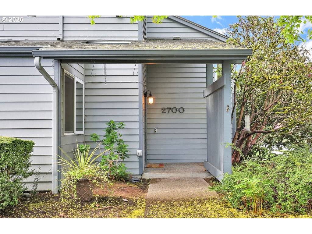 2700 HARLOW RD, Eugene, OR 97401