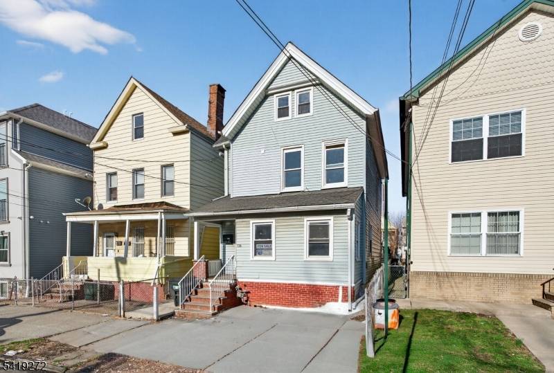 136 Smith St, Elizabeth City, NJ 07201