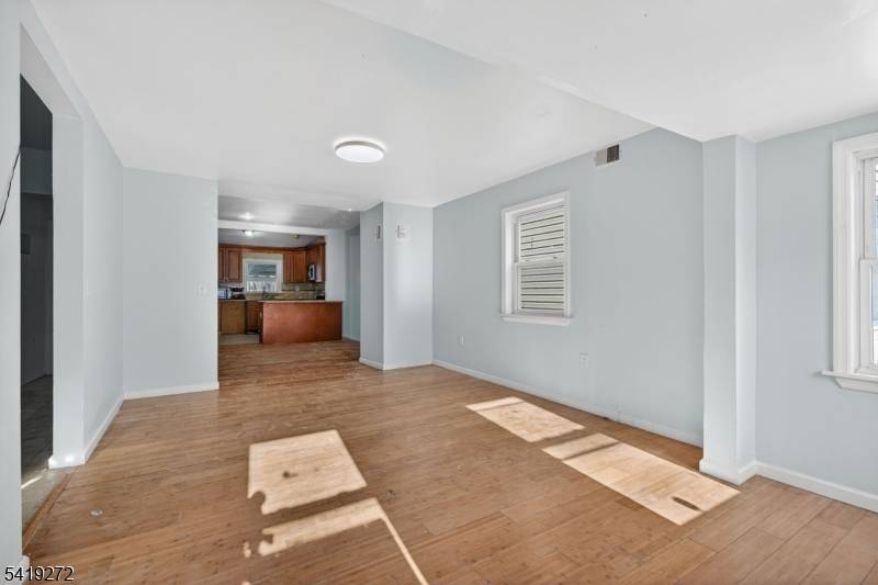 136 Smith St, Elizabeth City, NJ 07201