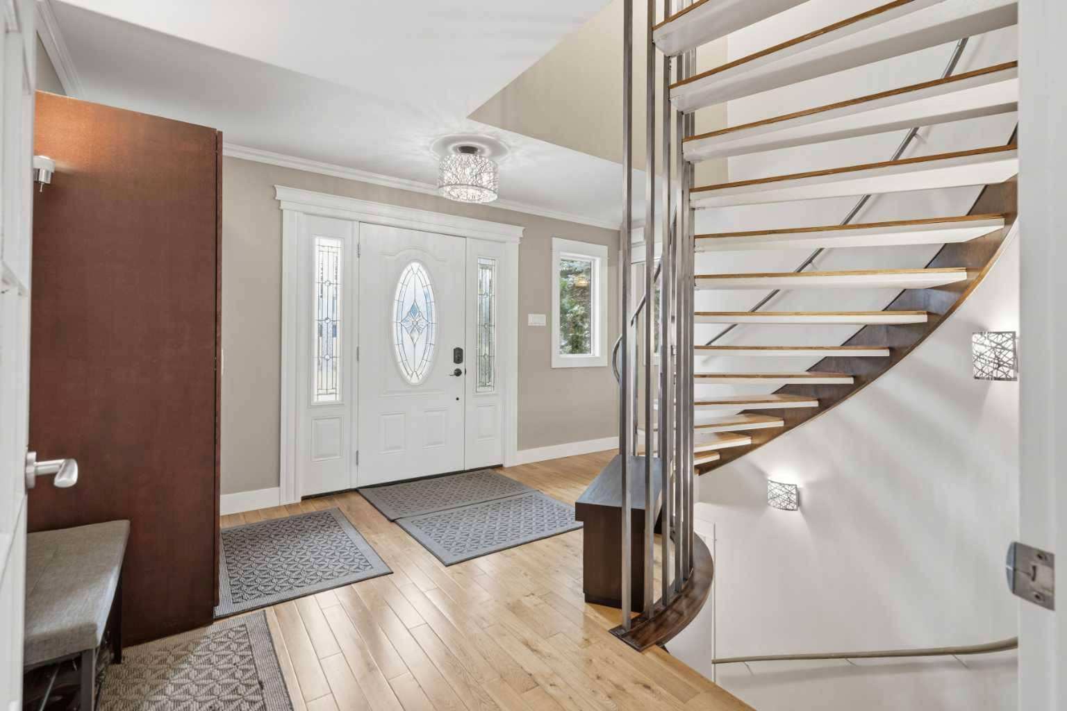 3308 Lakeside CRES SW, Calgary, AB T3E 6A6