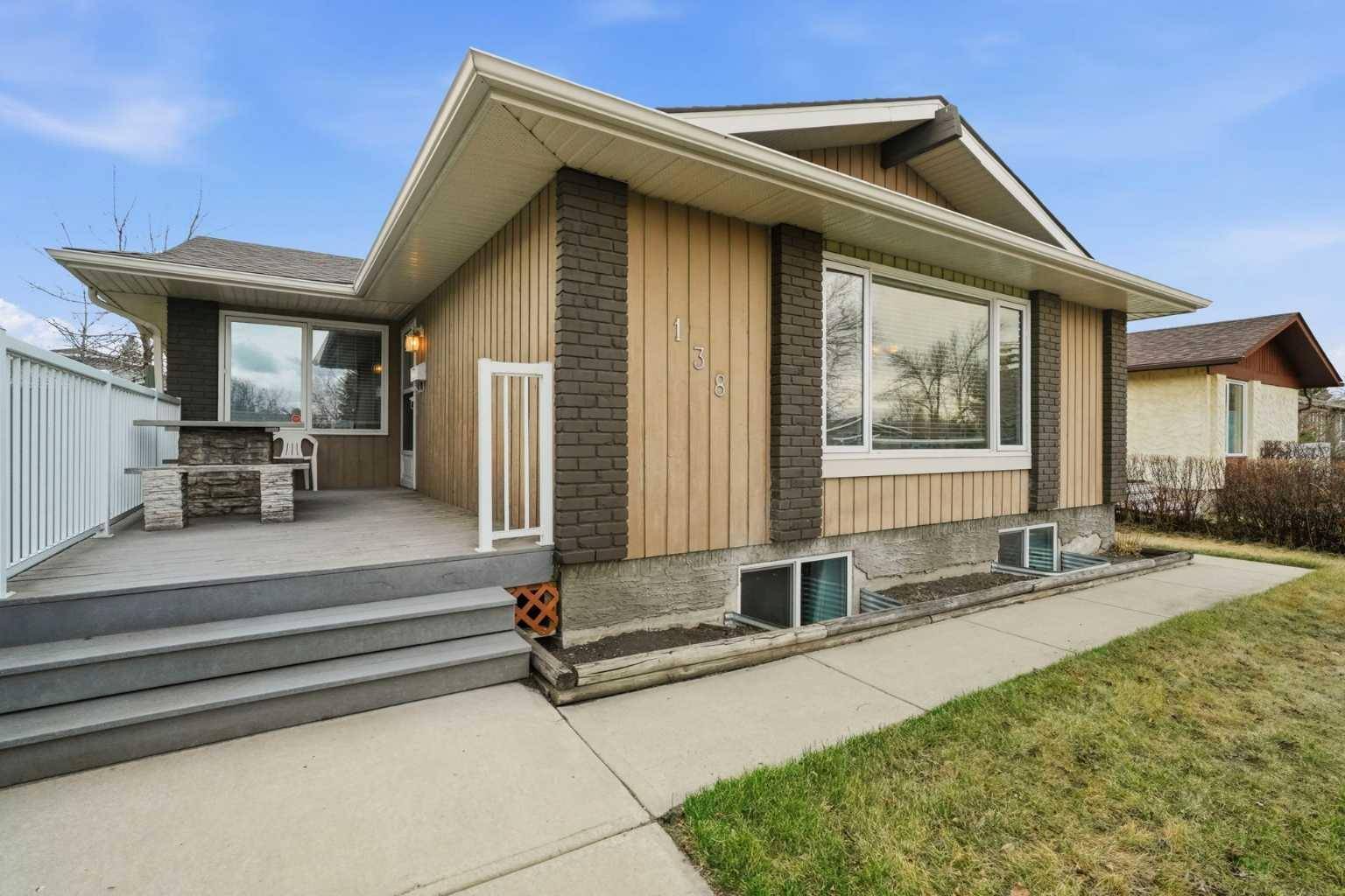 138 Midcrest CRES SE, Calgary, AB T2X1B6