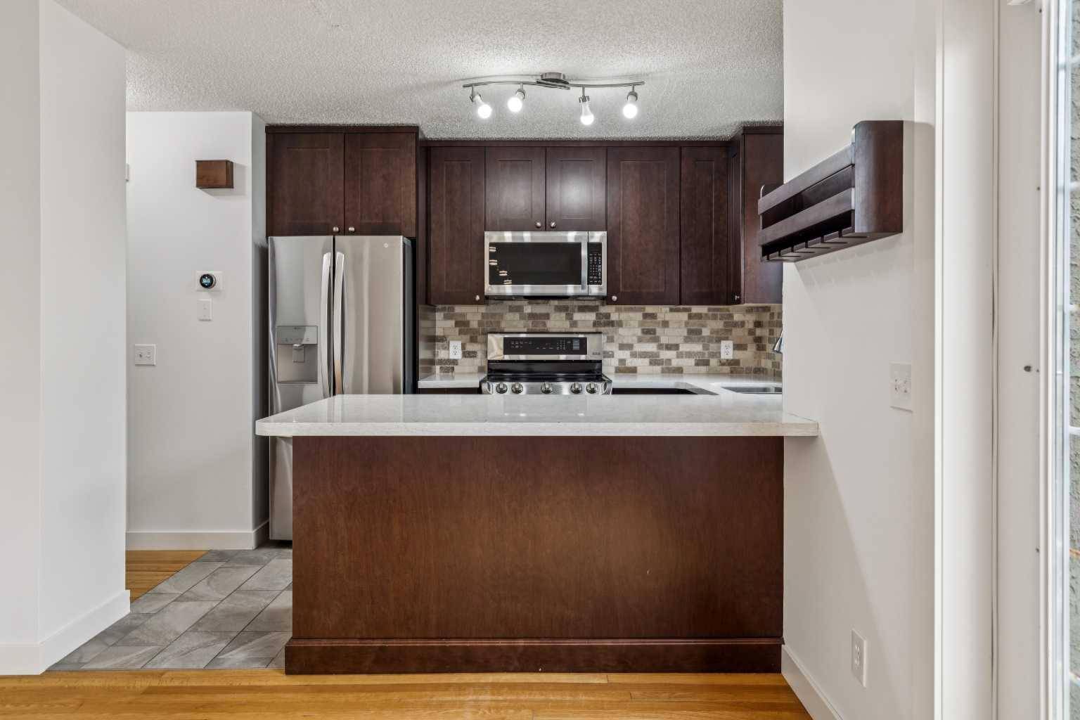 1110 14 AVE SW, Calgary, AB T2R 0P2