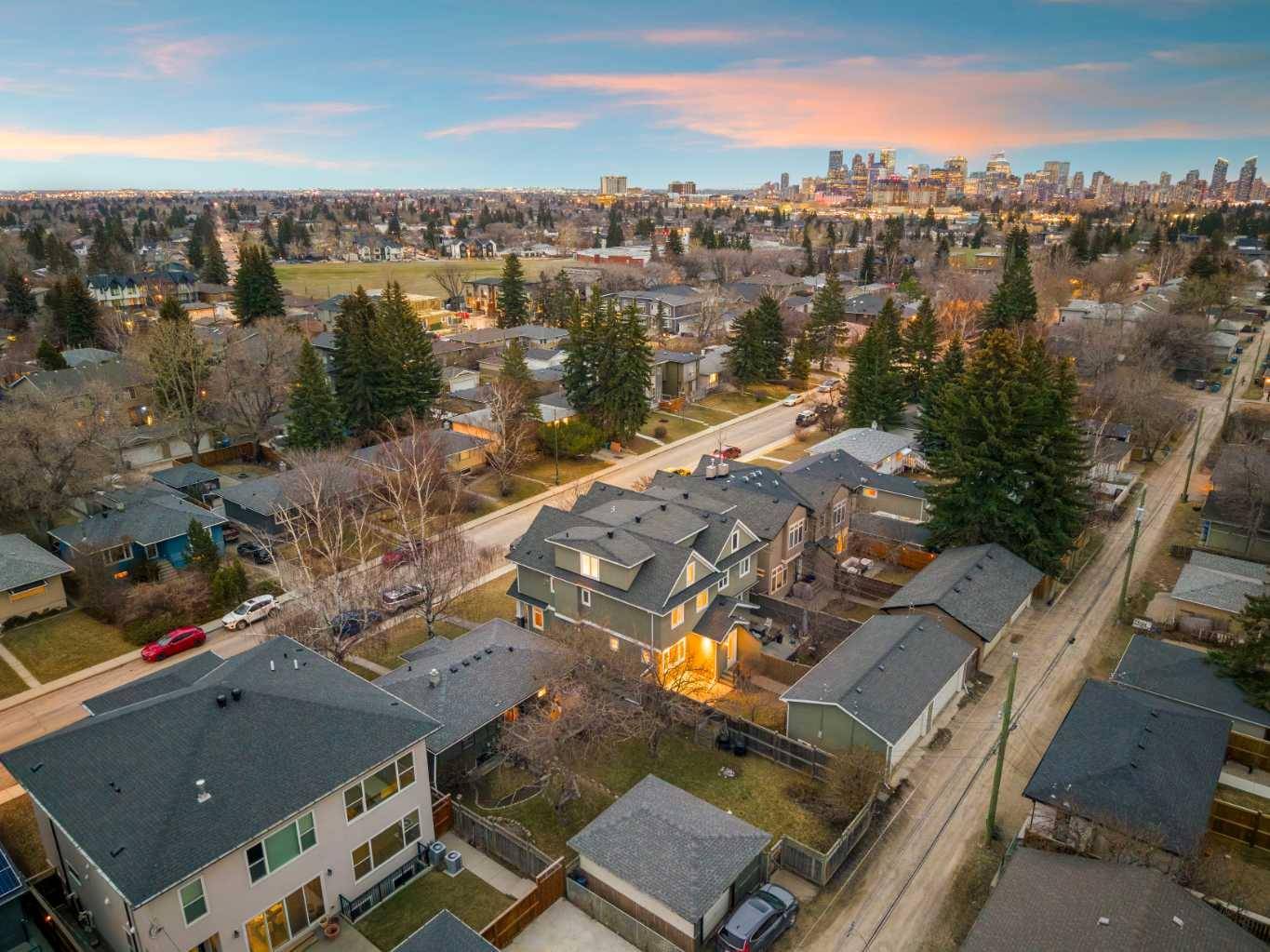 2427 22A ST NW, Calgary, AB T2M 3X7