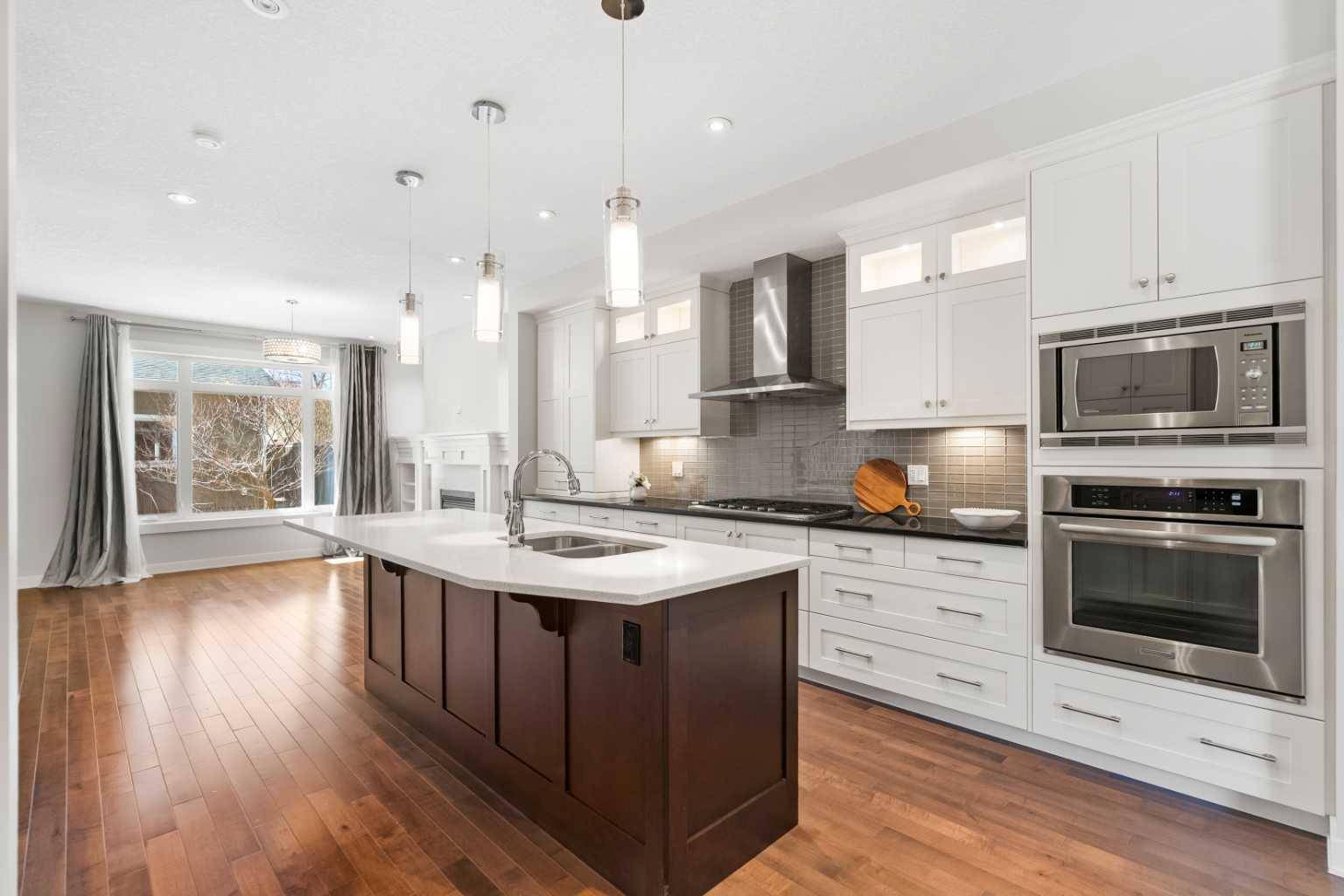 2427 22A ST NW, Calgary, AB T2M 3X7